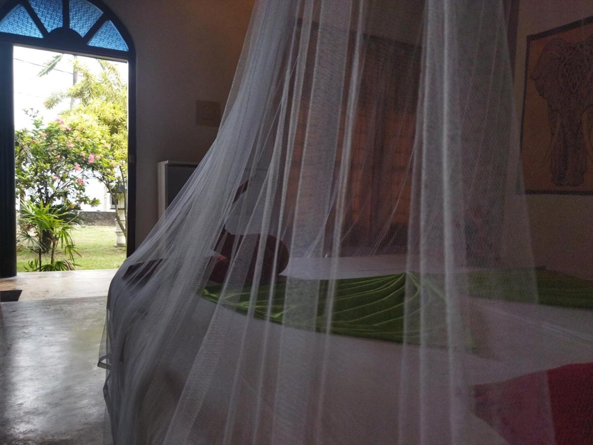 Sunchaser Beach Hotel Tangalle Exterior foto