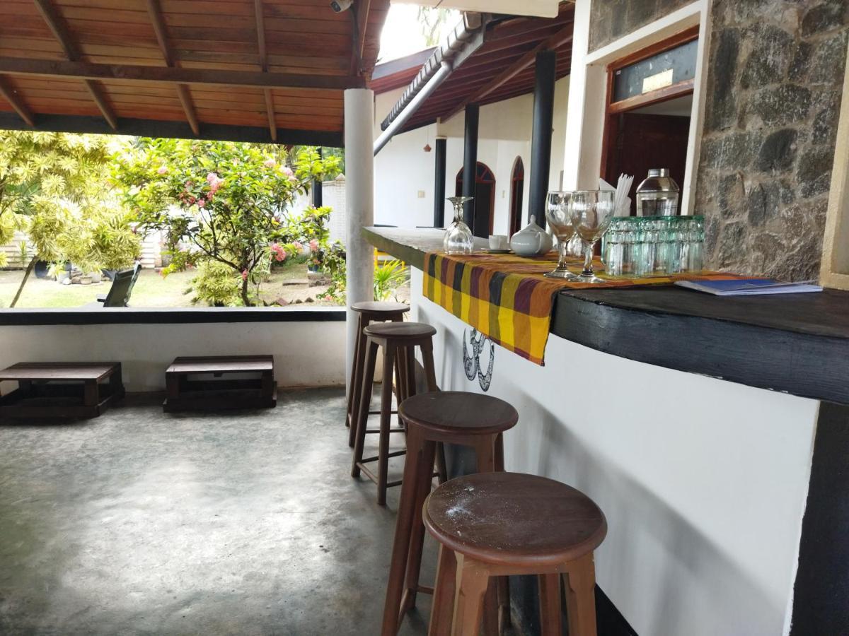 Sunchaser Beach Hotel Tangalle Exterior foto