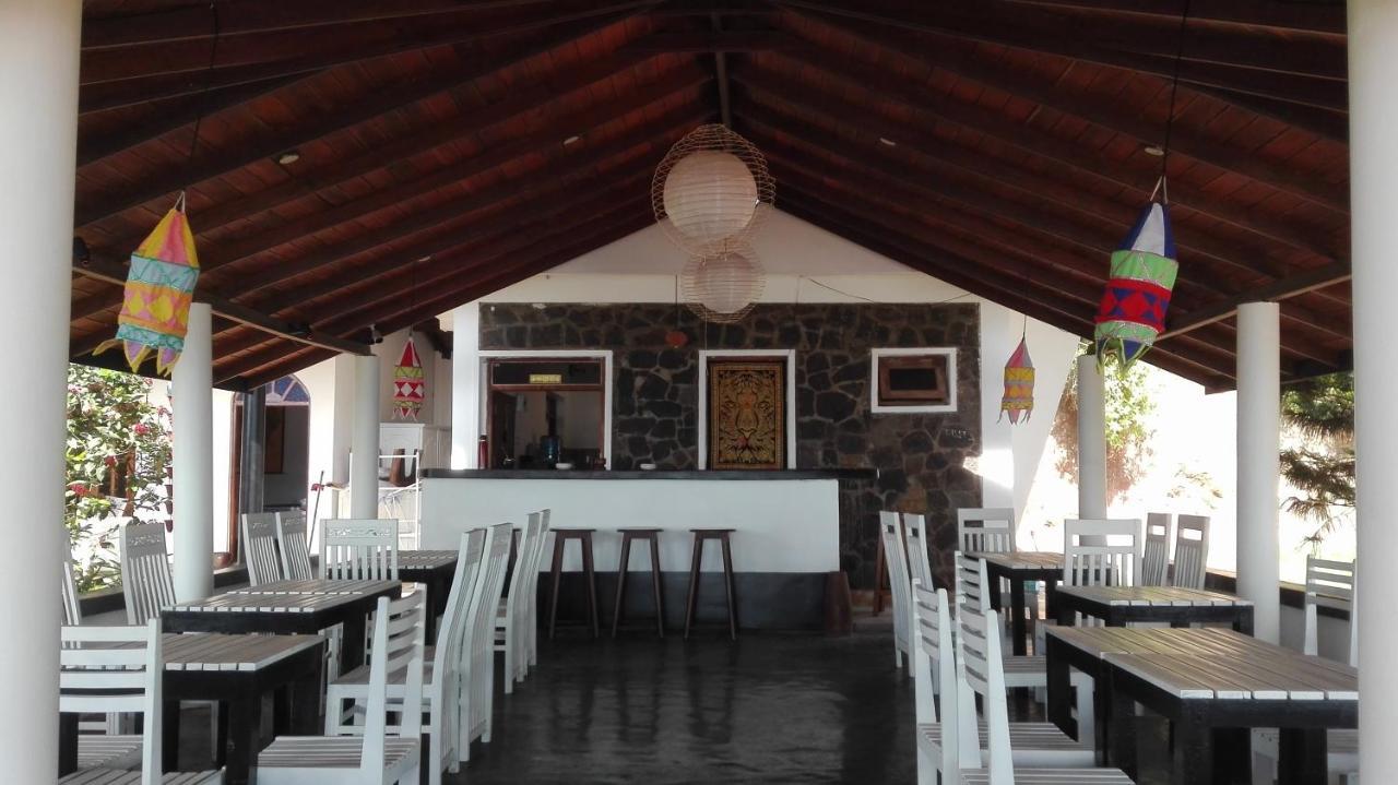 Sunchaser Beach Hotel Tangalle Exterior foto